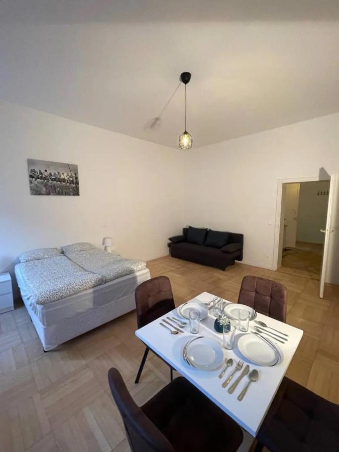 Family&Friends Apartments Schoenbrunn เวียนนา ภายนอก รูปภาพ